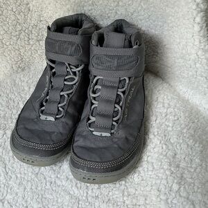 Astral Outdoor Minimalist Boots Insulated and Quick Dry Driftwood Gray Size 9